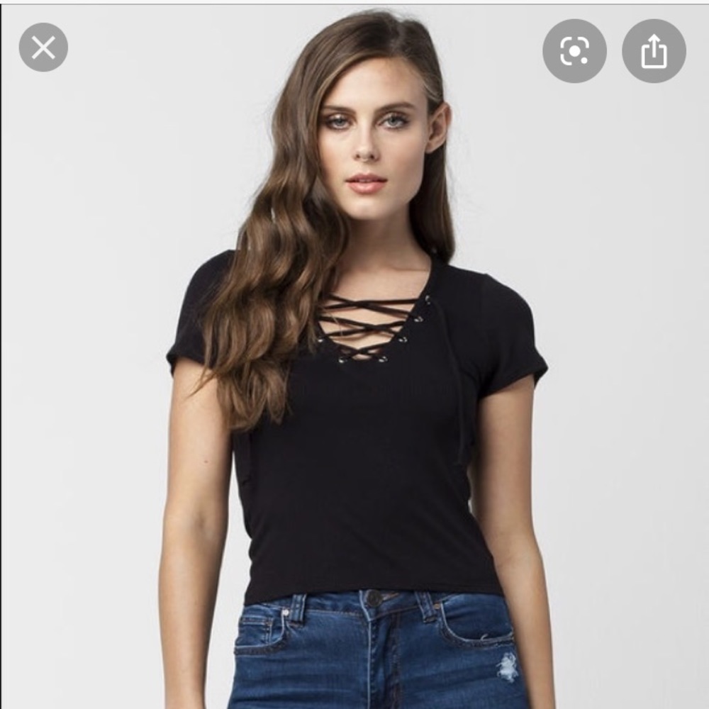 Black tee